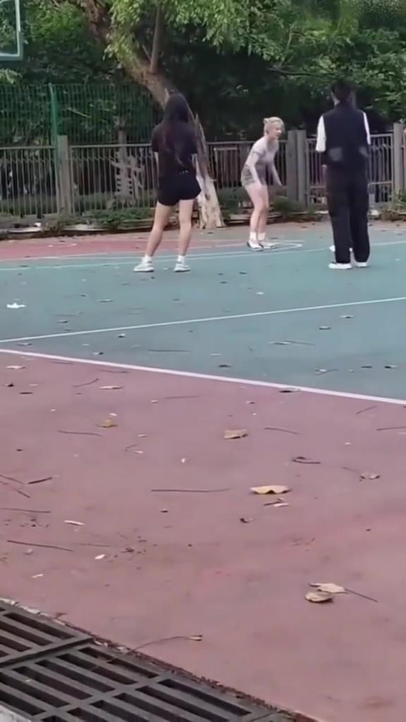 上來就背打女生的男人，真的活該沒有女朋友啊